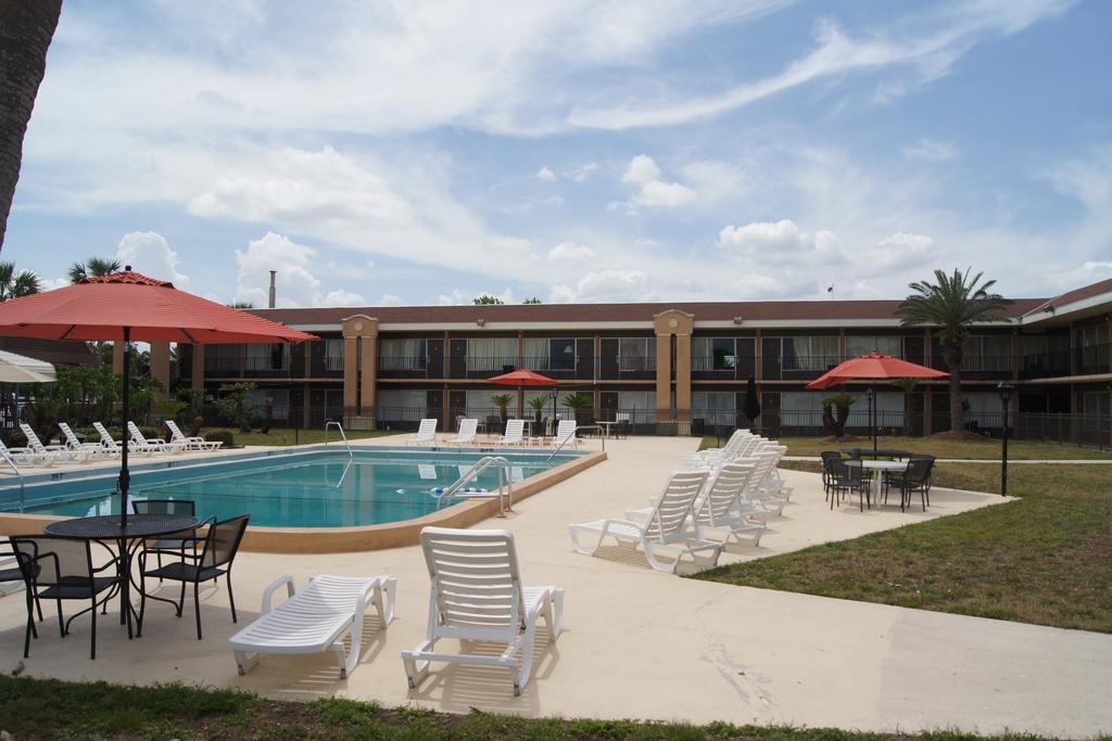 Hotel Monroe's On The & Banquet Hall 2*