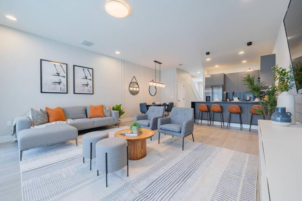 **brand New** Luxurious Decor Townhouse With Private Pool Hit17145