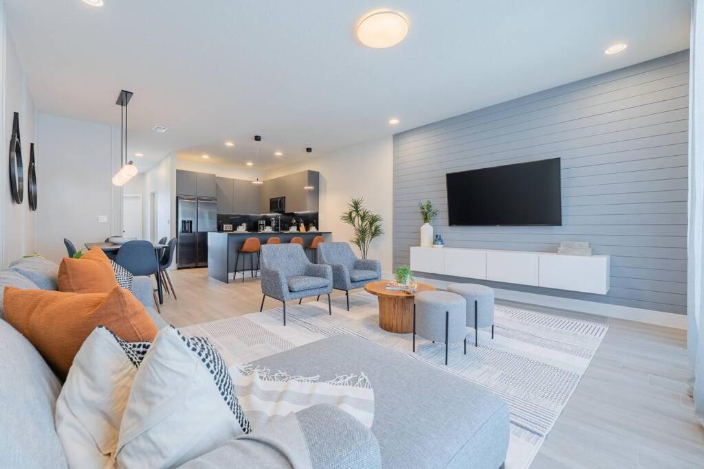 **brand New** Luxurious Decor Townhouse With Private Pool Hit17145 Holiday home *