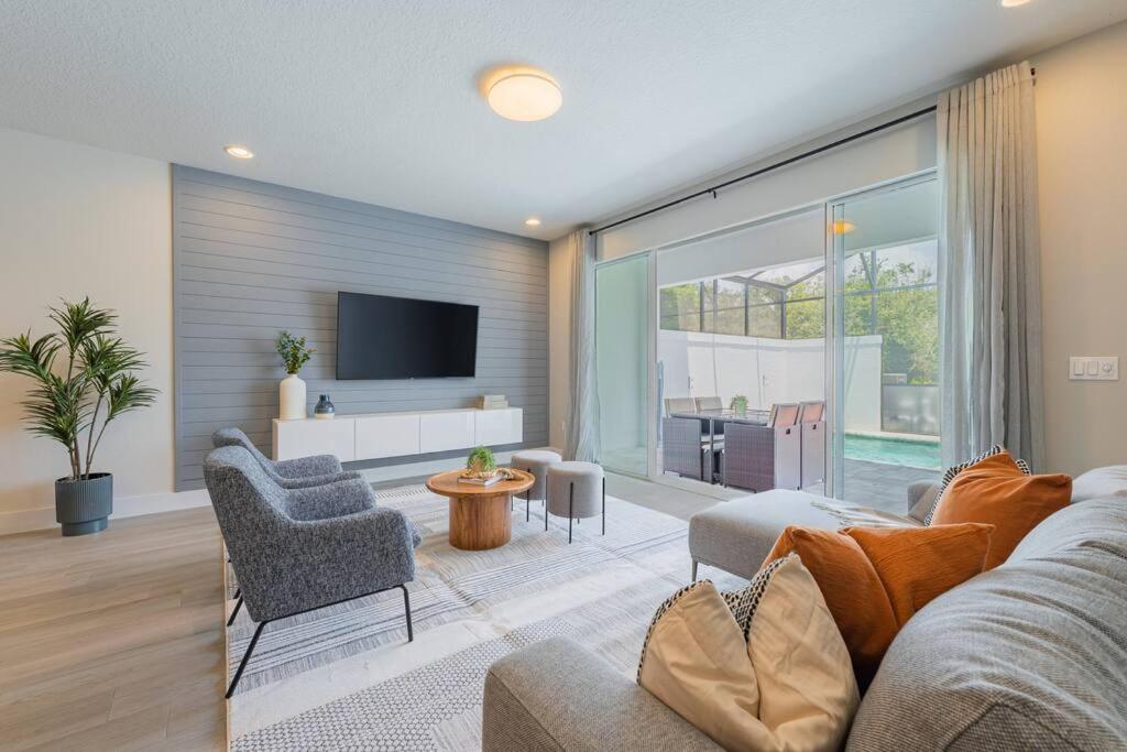 **brand New** Luxurious Decor Townhouse With Private Pool Hit17145 Holiday home