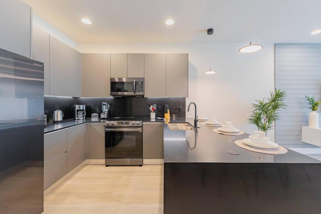 **brand New** Luxurious Decor Townhouse With Private Pool Hit17145 *