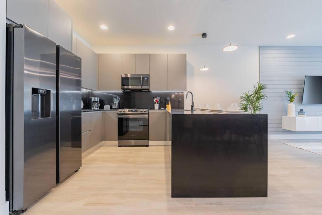 Holiday home **brand New** Luxurious Decor Townhouse With Private Pool Hit17145