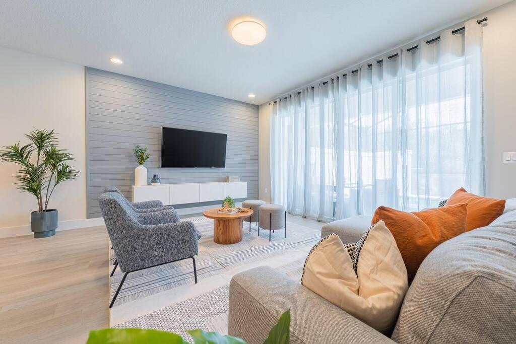 **brand New** Luxurious Decor Townhouse With Private Pool Hit17145 Holiday home