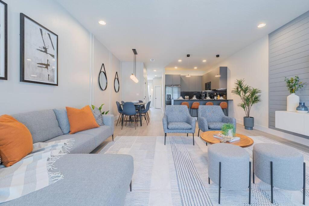 **brand New** Luxurious Decor Townhouse With Private Pool Hit17145