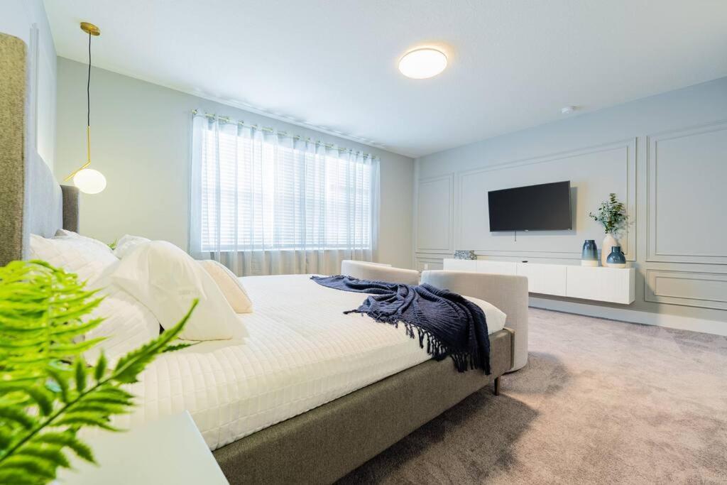 Holiday home **brand New** Luxurious Decor Townhouse With Private Pool Hit17145