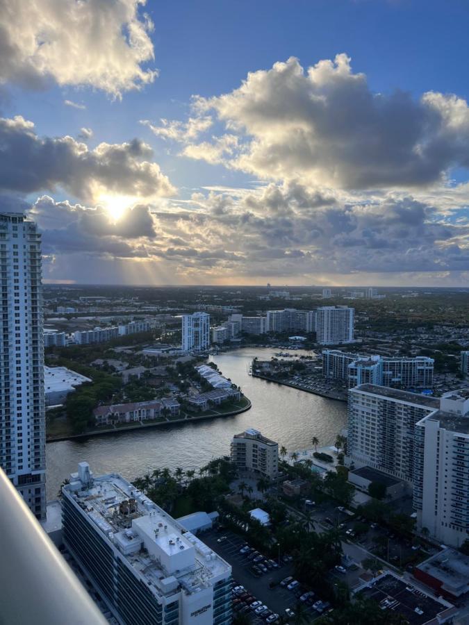 Lyfe Oceanview Luxury 2 Bedroom Unit Apartment *