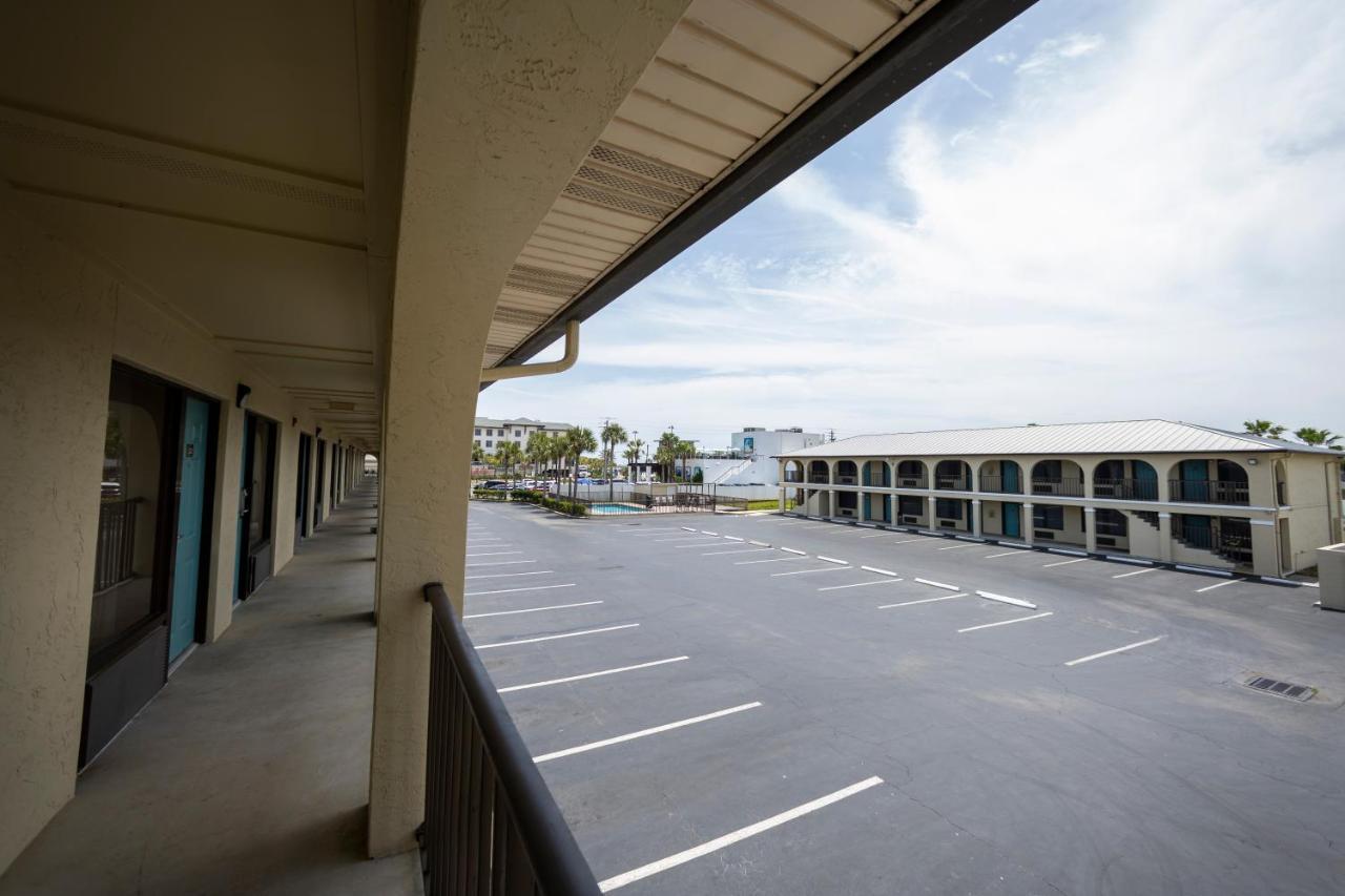 Ocean Breeze Hotel