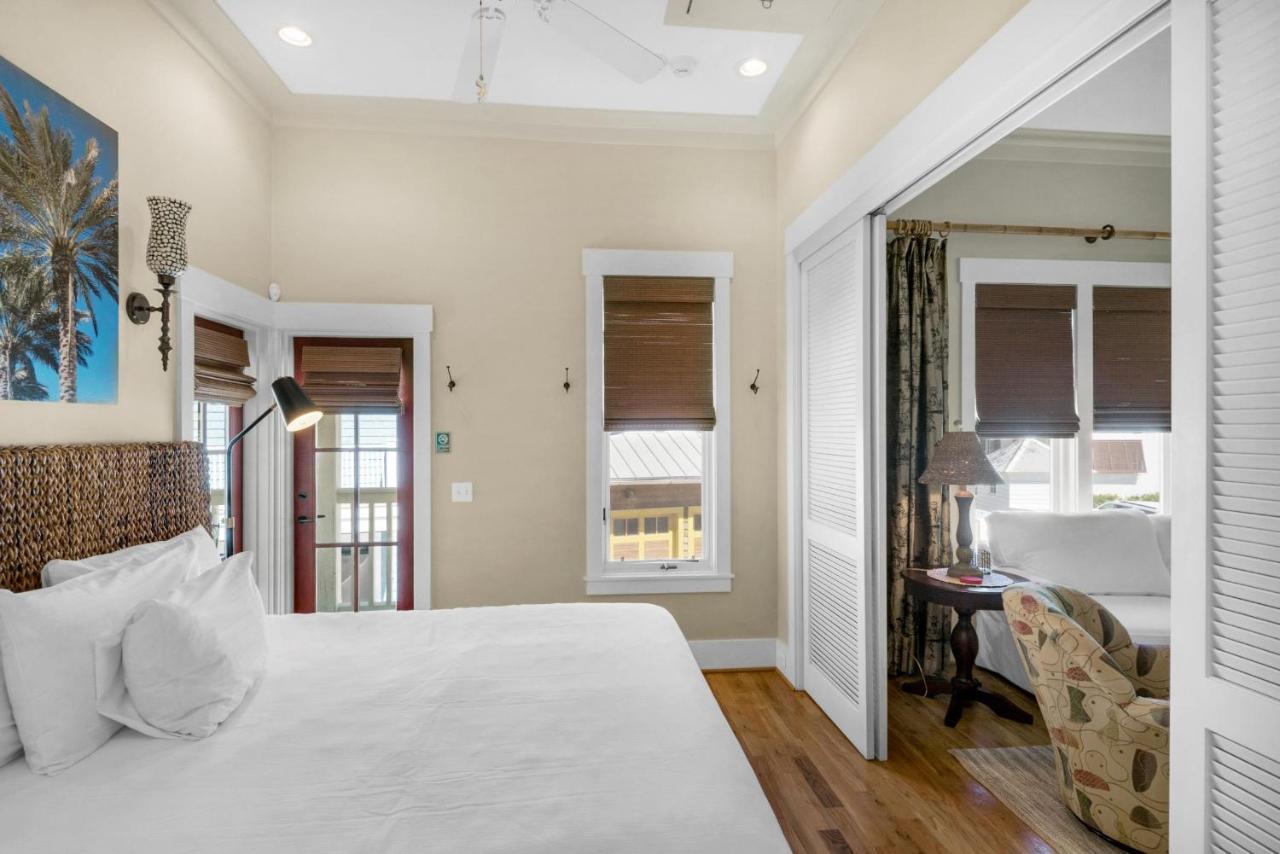 Holiday home Sunsets At Rosemary Carriage House