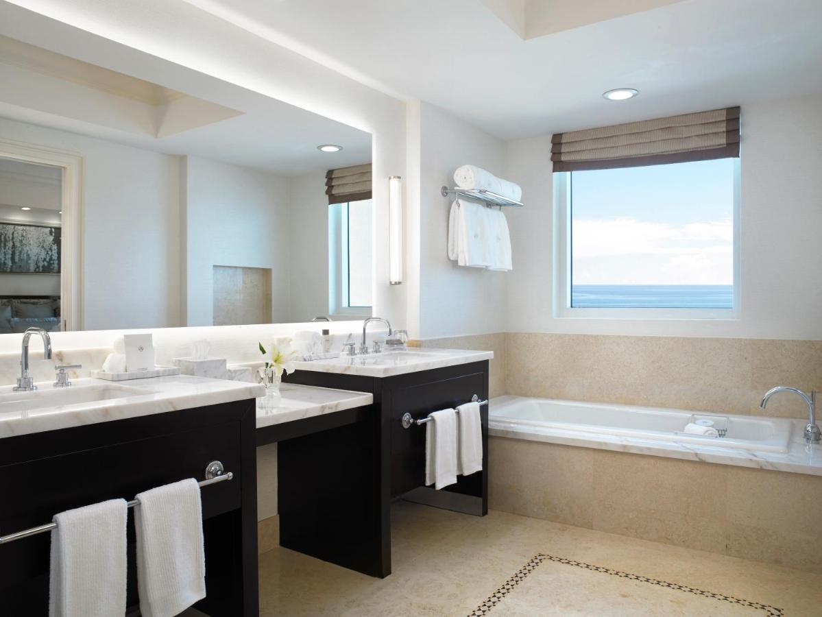 Resort Acqualina And Residences