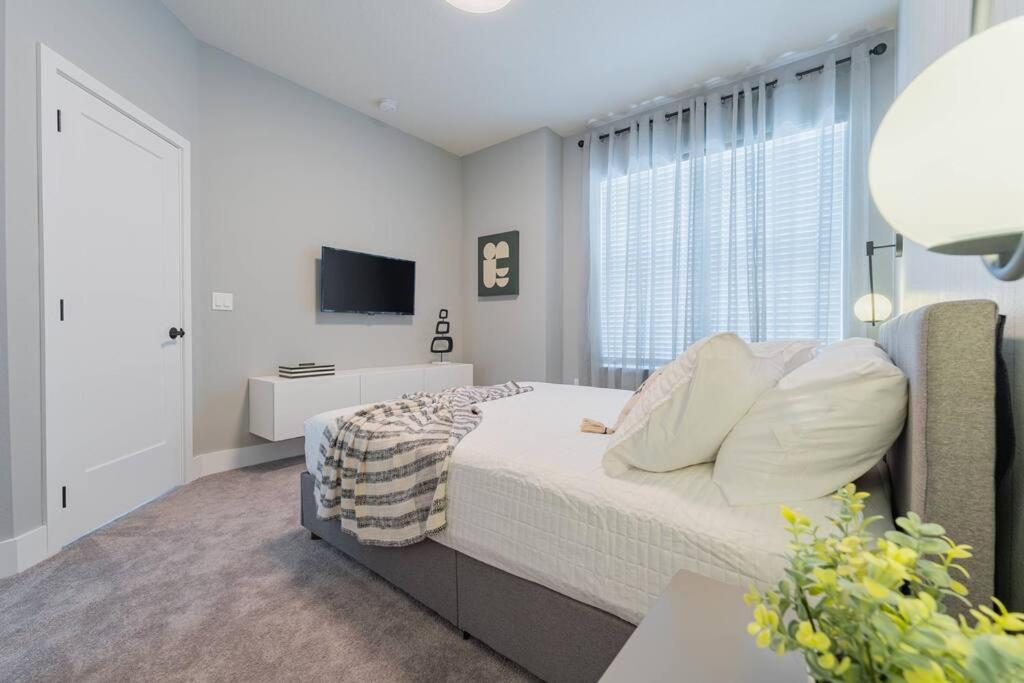 Holiday home **brand New** Luxurious Decor Townhouse With Private Pool Hit17145 *