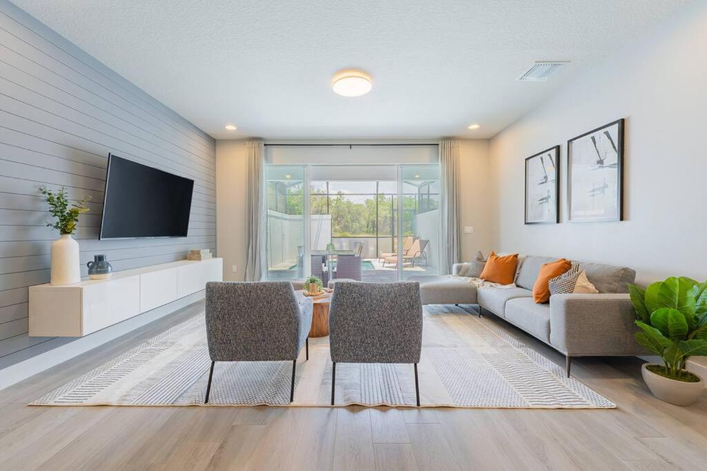 Holiday home **brand New** Luxurious Decor Townhouse With Private Pool Hit17145 *