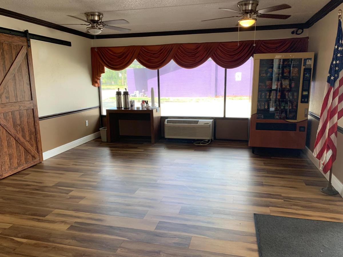 Motel Americas Value & 2*