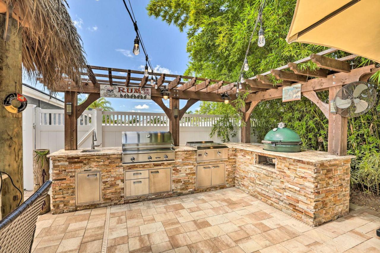 Luxe Escape With Pool 4 Mi To Holiday home