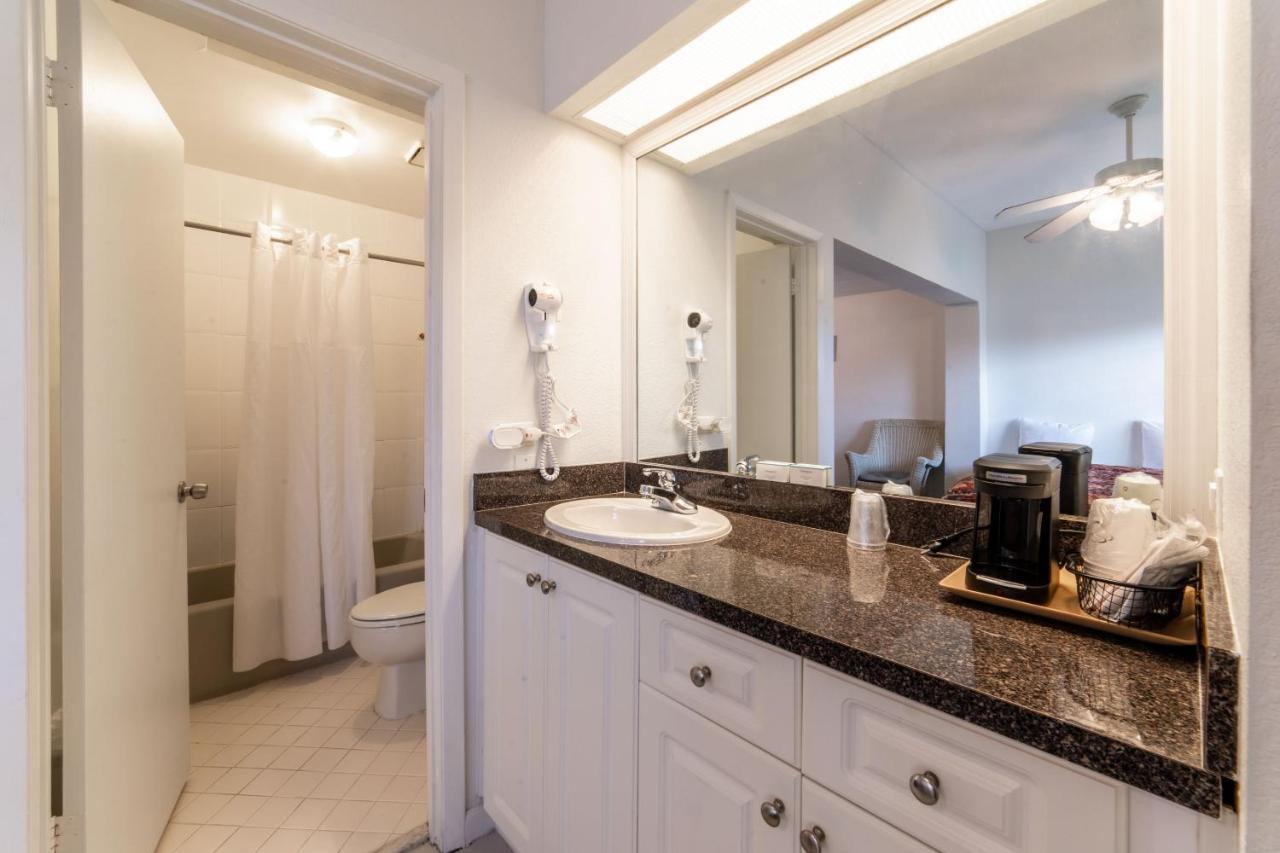 Captain's Table By Adventures Hotel Everglades City