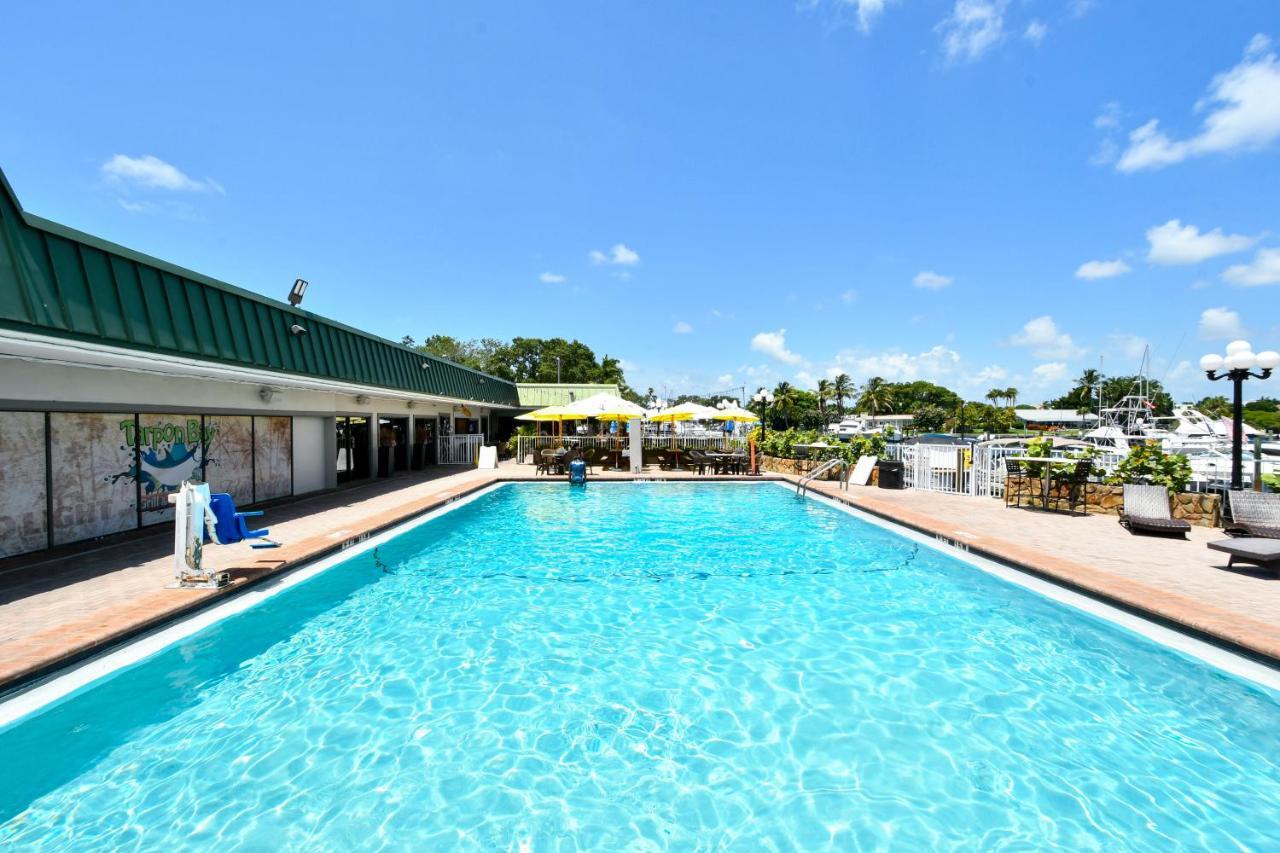 127 - Waterfront, Heated Pool, Huge Tv, Tiki Bar & Grill *