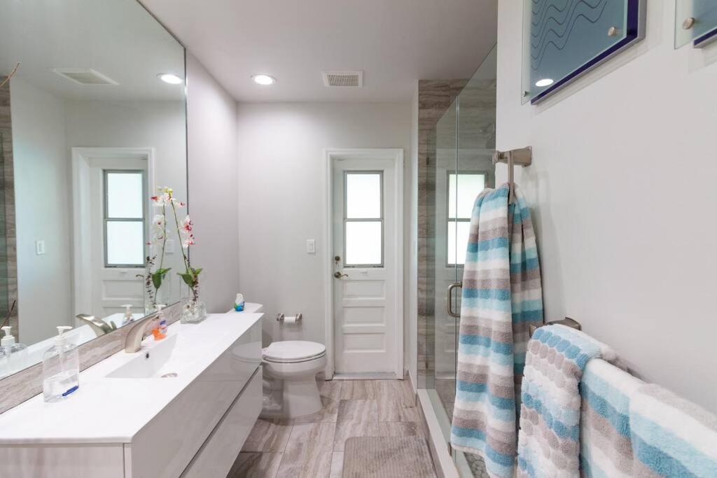 Spacious 3 Bed/2.5bath Miami W/ Pool! * Palmetto Bay