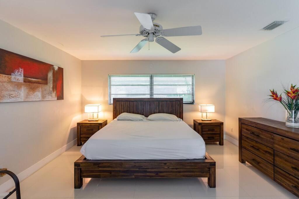 Spacious 3 Bed/2.5bath Miami W/ Pool! * Palmetto Bay