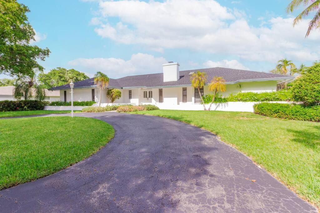 Spacious 3 Bed/2.5bath Miami W/ Pool! Palmetto Bay