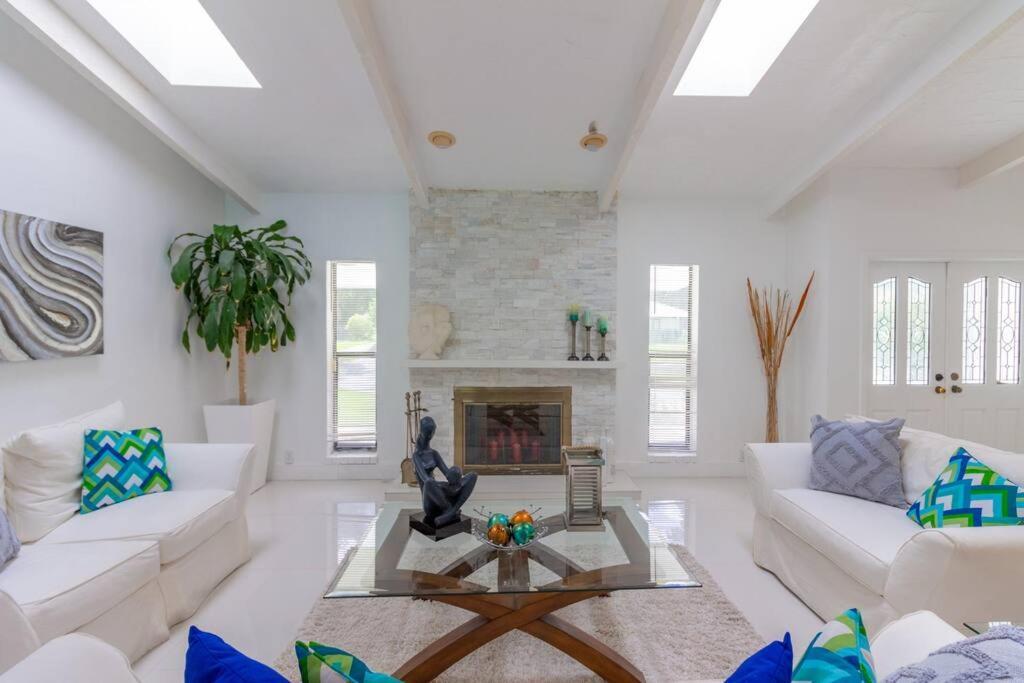 Spacious 3 Bed/2.5bath Miami W/ Pool! Holiday home *
