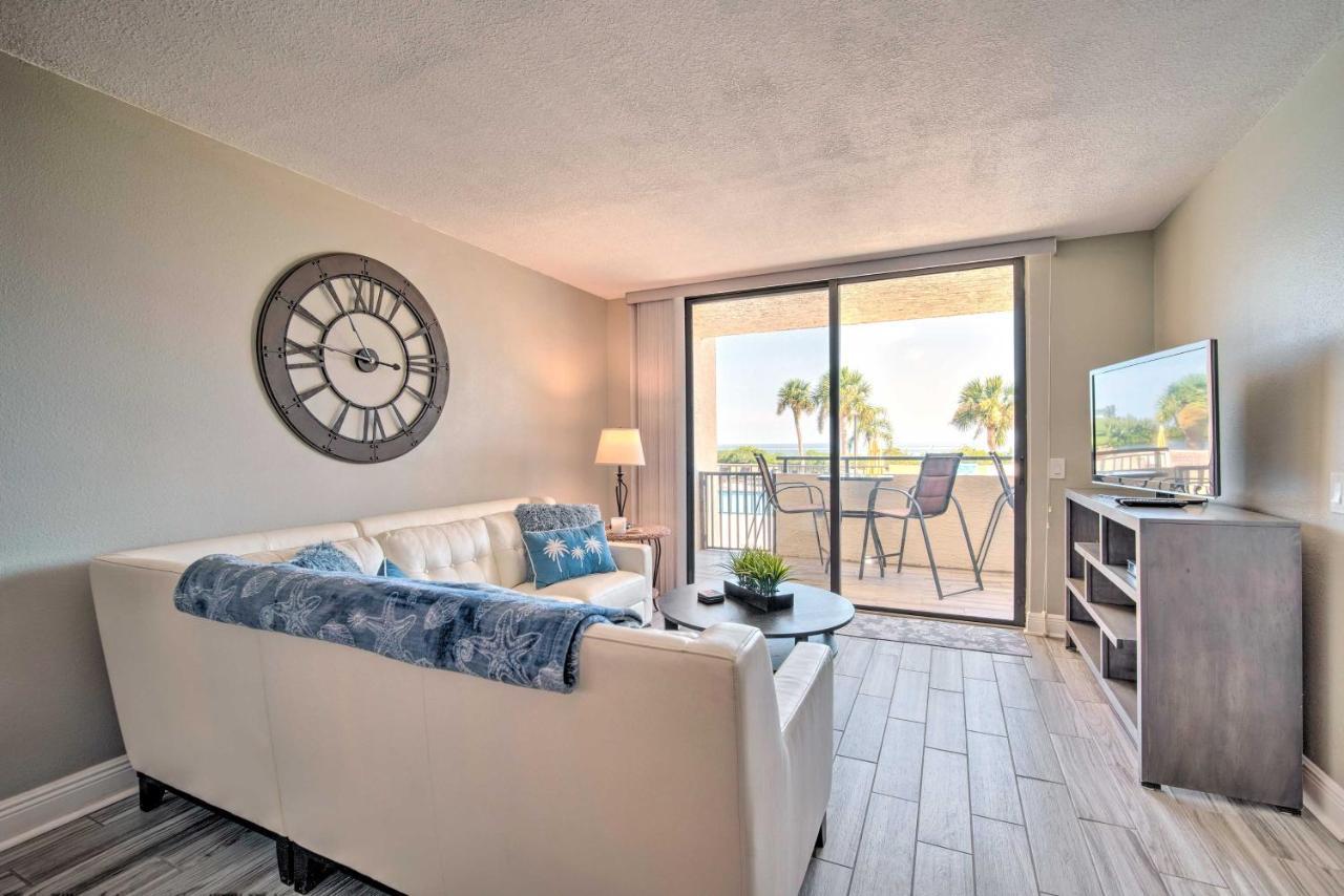 Relaxing Steps From The Pool! Apartment