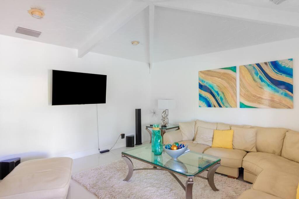 Spacious 3 Bed/2.5bath Miami W/ Pool! * Palmetto Bay