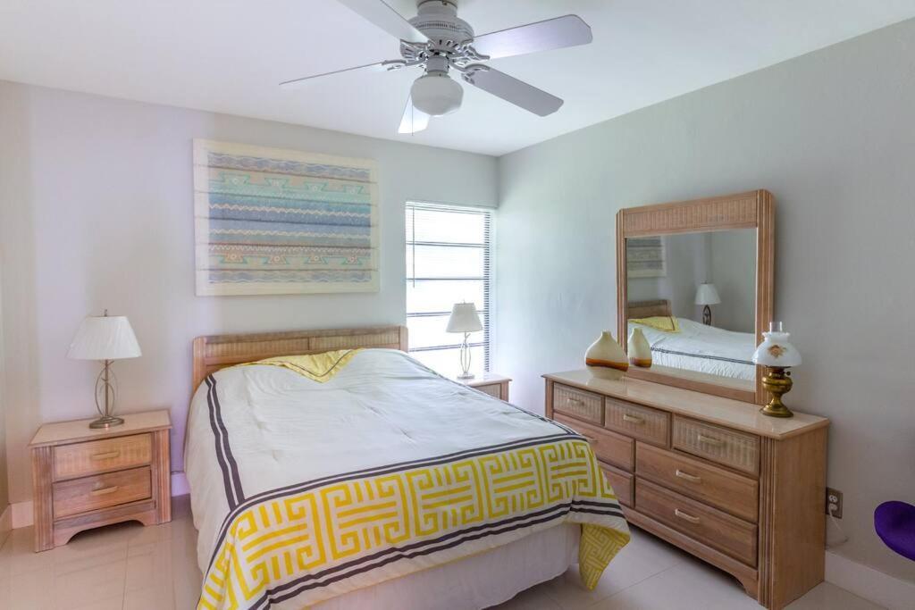 Spacious 3 Bed/2.5bath Miami W/ Pool! Holiday home Palmetto Bay