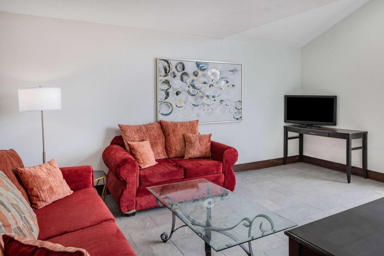 Super 8 By Wyndham Pensacola