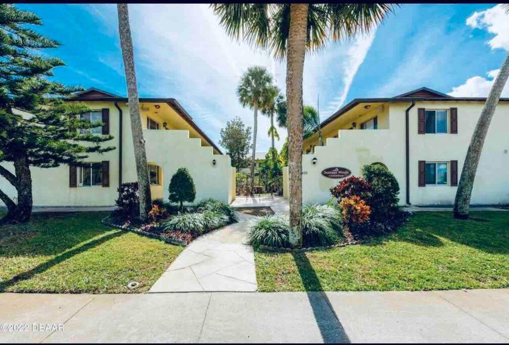 Lovely 2 Bedroom 1 Bathroom Retreat Minutes From The Daytona Beach