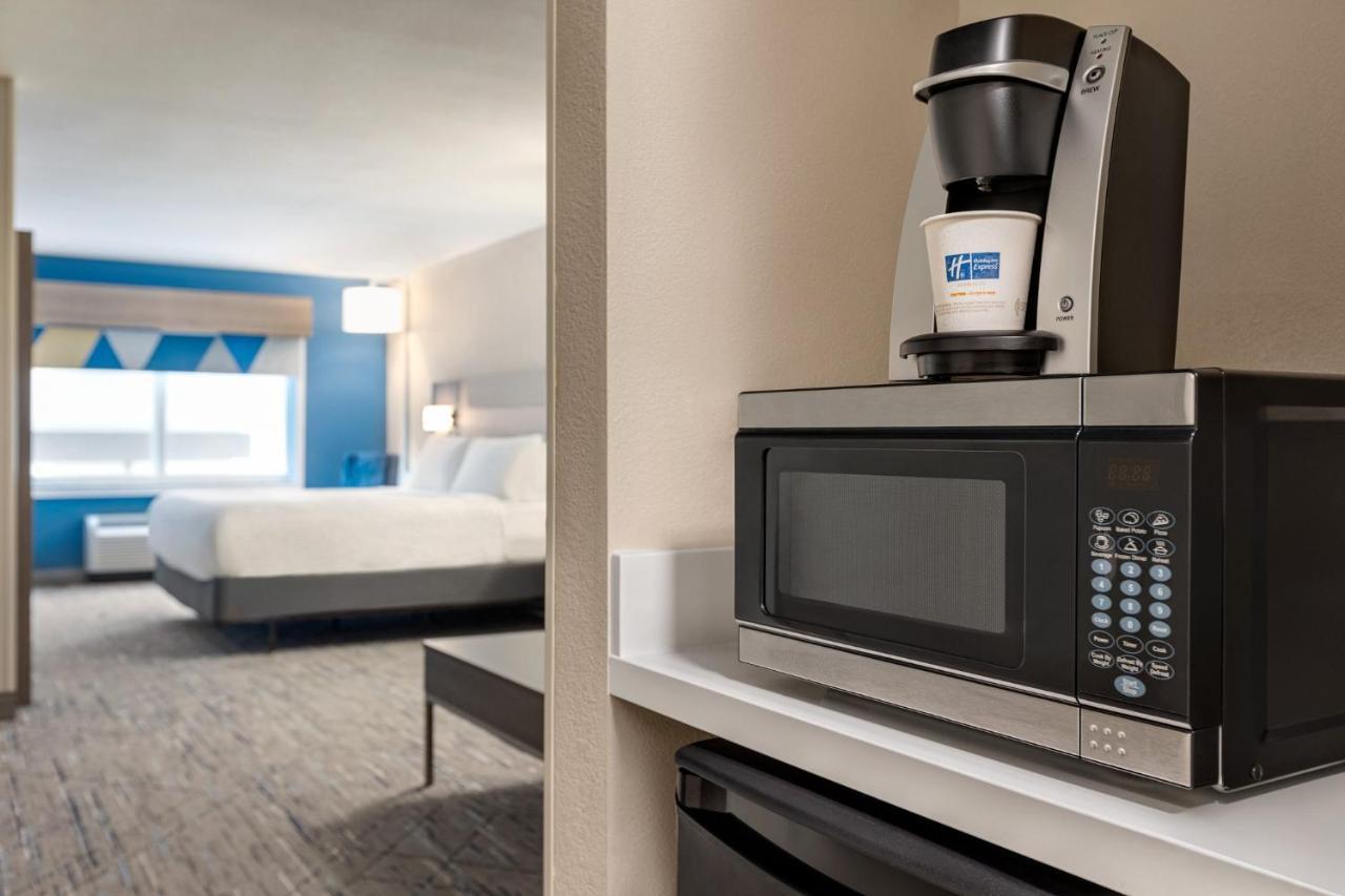 Express & Pierce West By Ihg