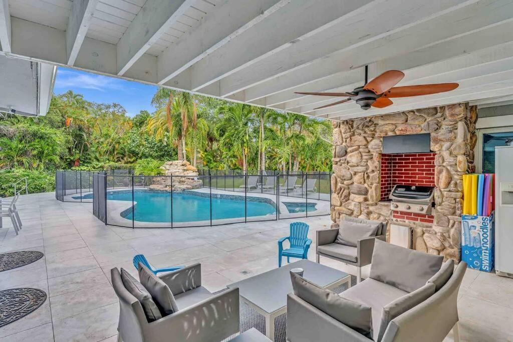 Rare Hidden Getaway Heated Pool 1.5 Acres! Sleeps 16 *