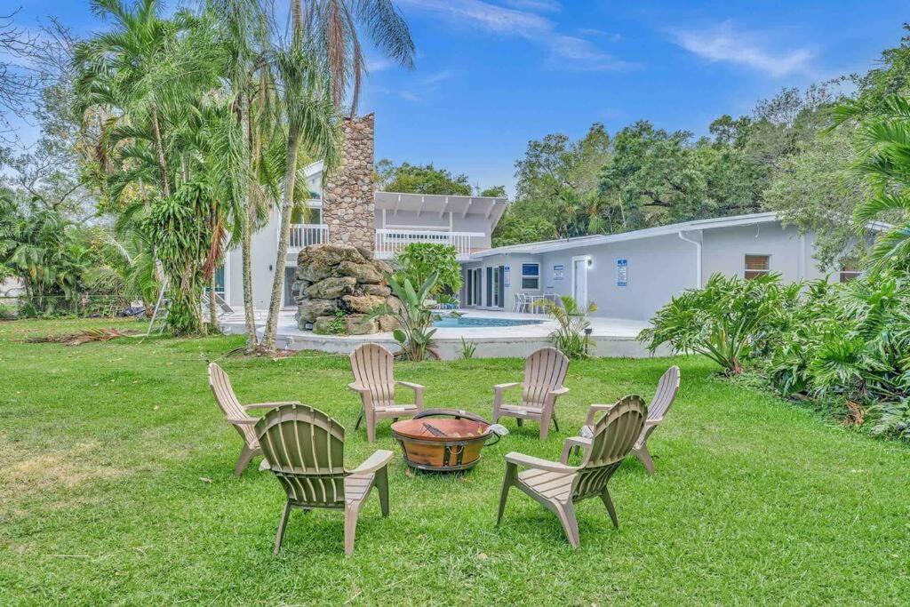 Rare Hidden Getaway Heated Pool 1.5 Acres! Sleeps 16 Fort Lauderdale