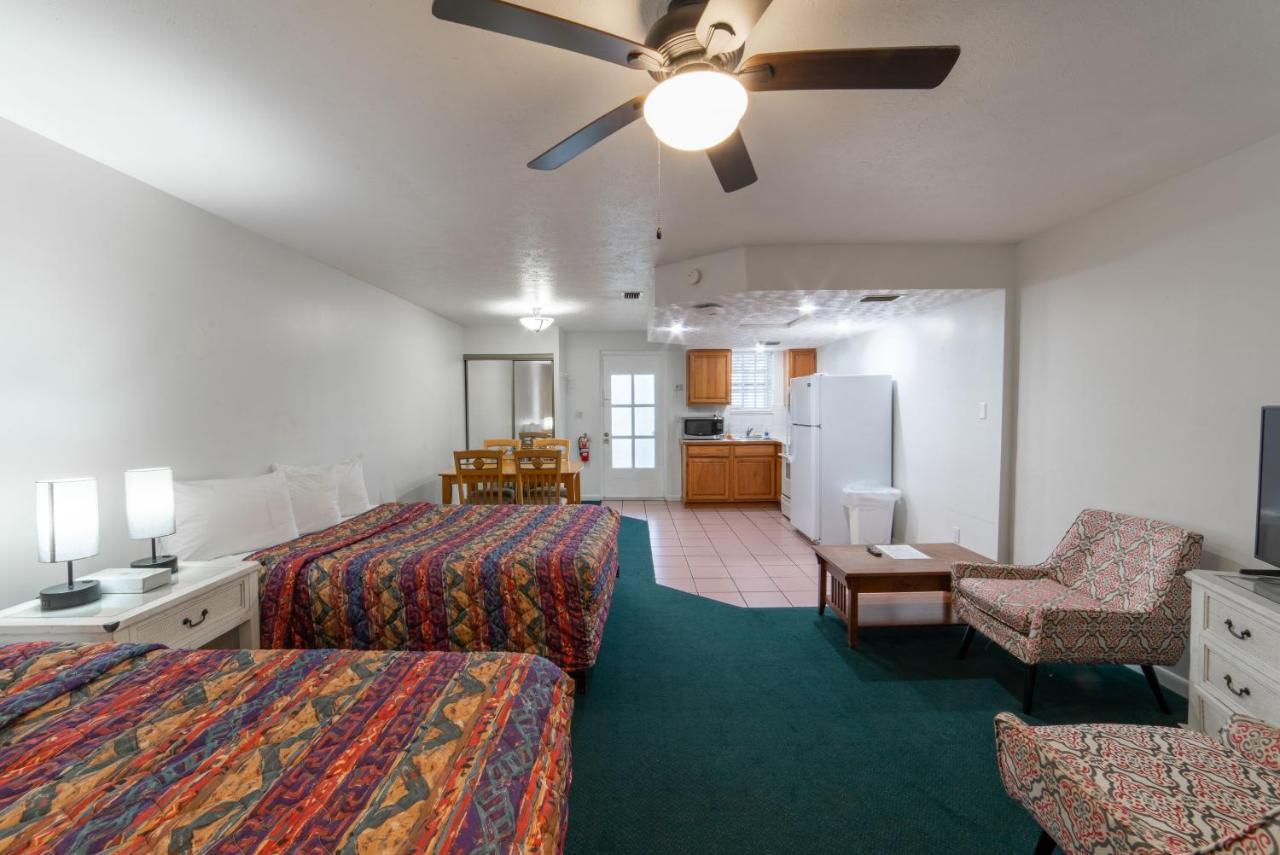 Captain's Table By Adventures Hotel Everglades City