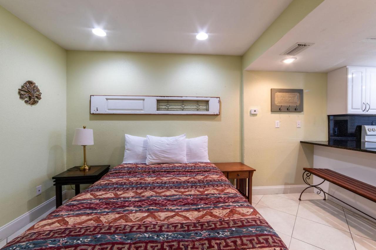 Captain's Table By Adventures 3* Everglades City
