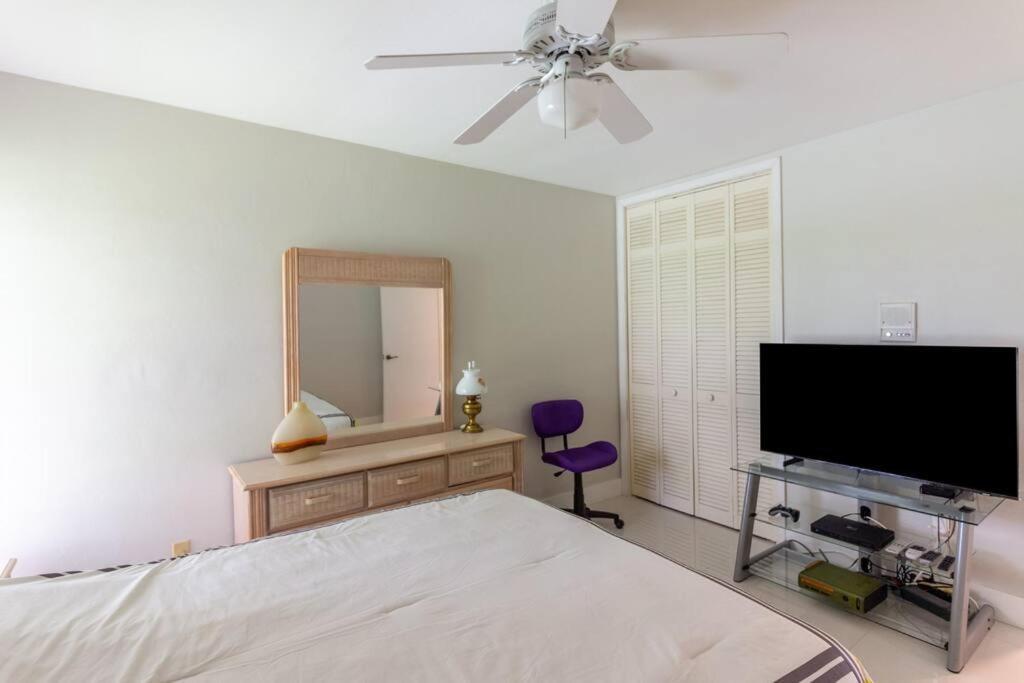Spacious 3 Bed/2.5bath Miami W/ Pool!