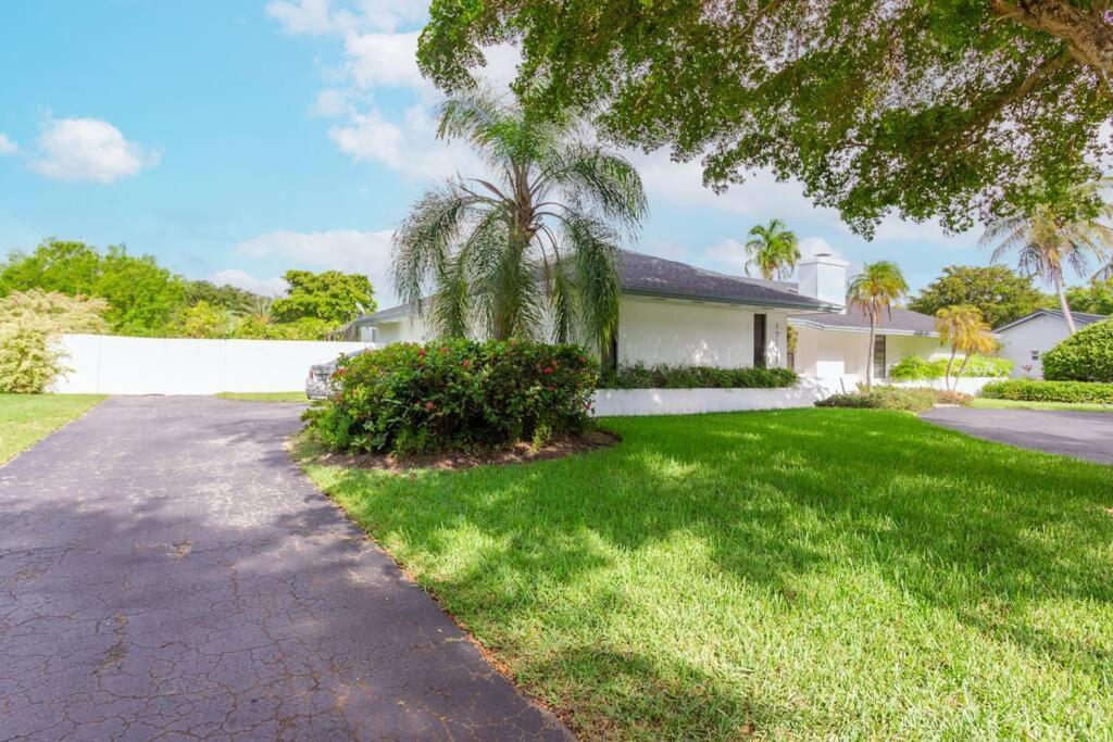 Holiday home Spacious 3 Bed/2.5bath Miami W/ Pool! *