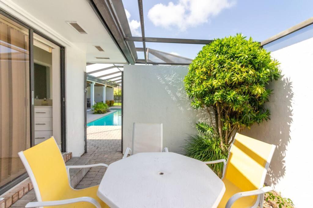 Spacious 3 Bed/2.5bath Miami W/ Pool! * Palmetto Bay