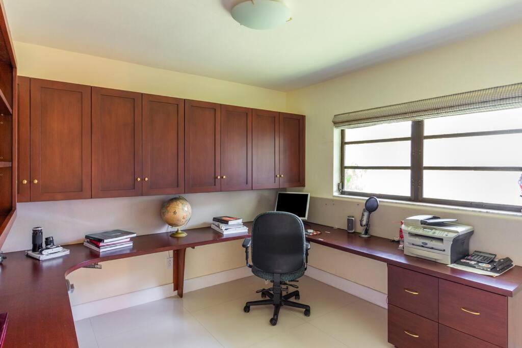 Spacious 3 Bed/2.5bath Miami W/ Pool! * Palmetto Bay