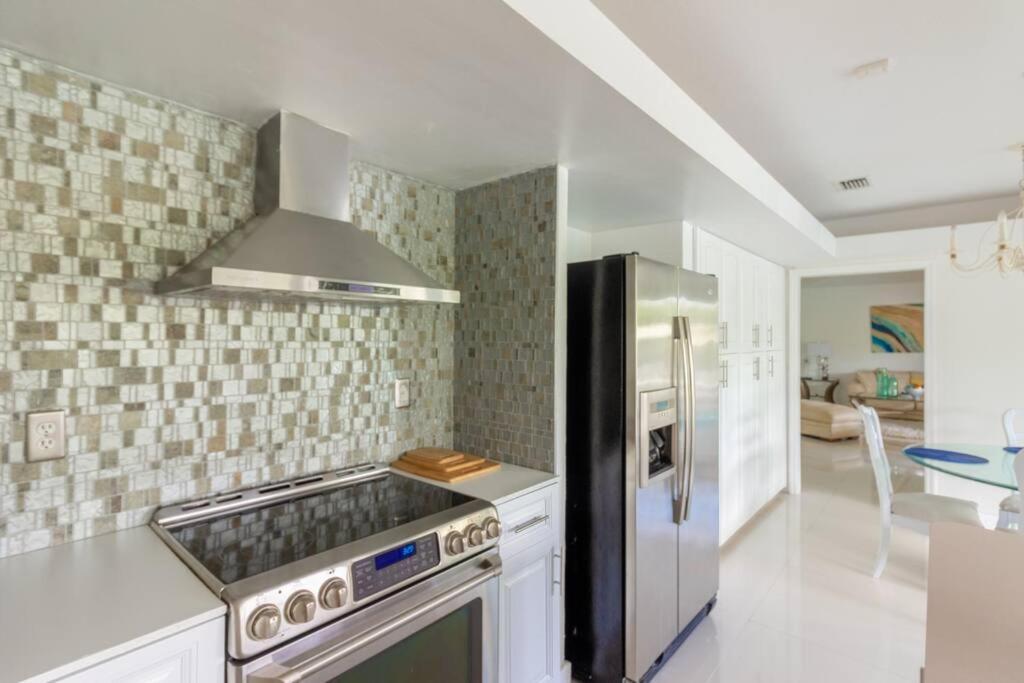 Spacious 3 Bed/2.5bath Miami W/ Pool! Holiday home Palmetto Bay