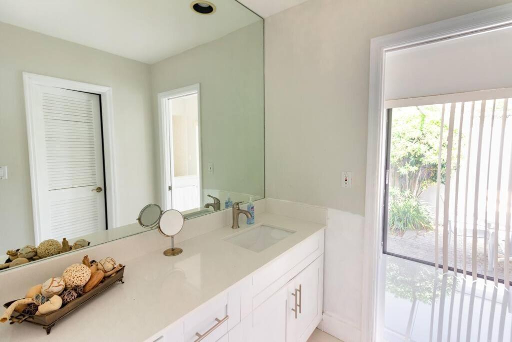 Spacious 3 Bed/2.5bath Miami W/ Pool! * Palmetto Bay