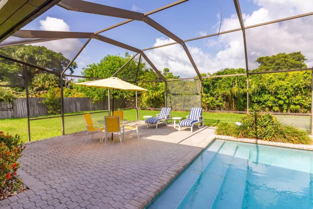 Spacious 3 Bed/2.5bath Miami W/ Pool! Holiday home