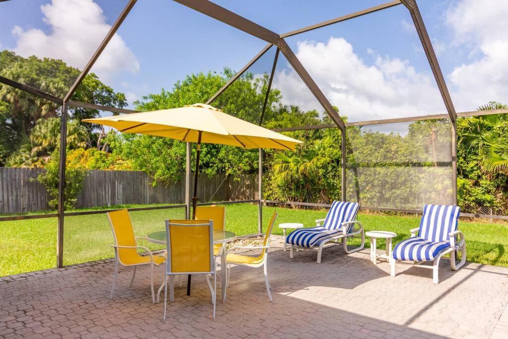 Spacious 3 Bed/2.5bath Miami W/ Pool! * Palmetto Bay