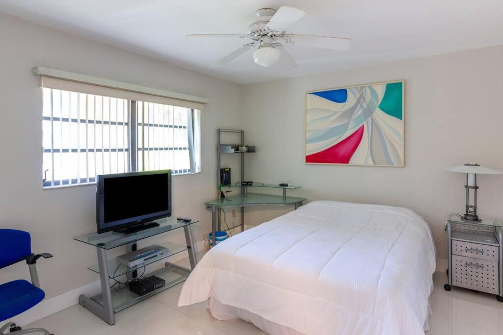 Spacious 3 Bed/2.5bath Miami W/ Pool! * Palmetto Bay