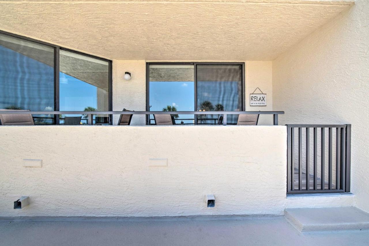 Apartment Relaxing Steps From The Pool!