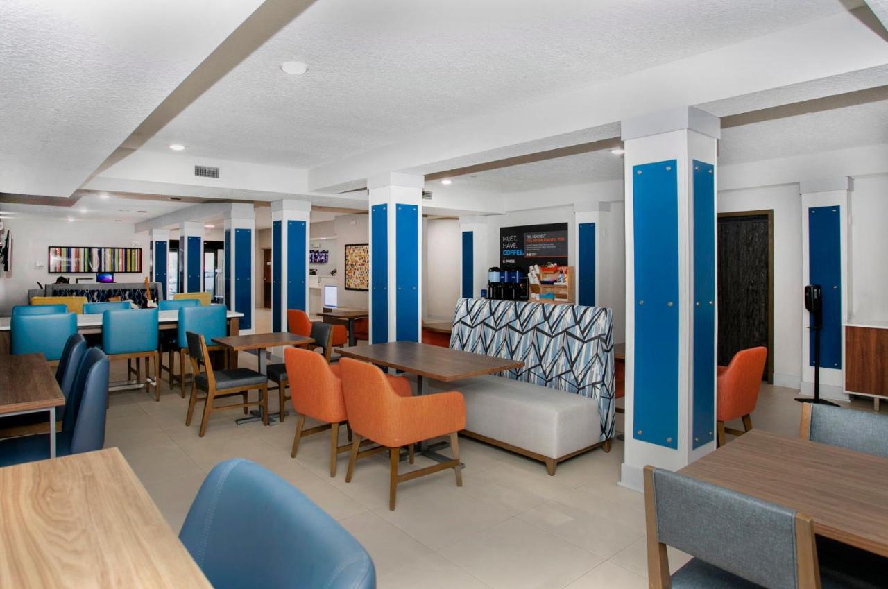 Express & - Mayport / By Ihg