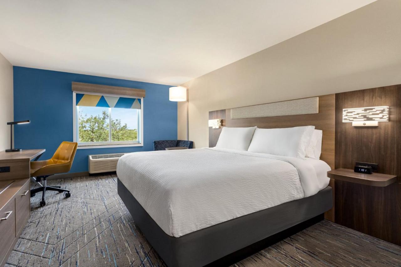 Express & Pierce West By Ihg Hotel 3*