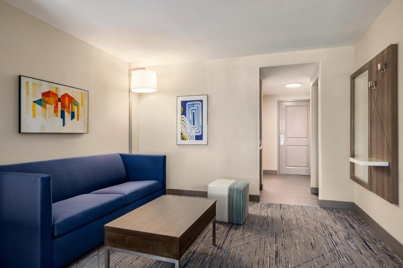 Express & Pierce West By Ihg