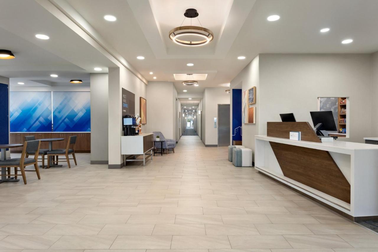 Express & Pierce West By Ihg