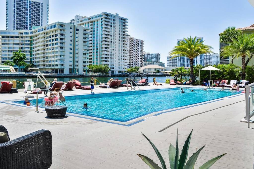 1 Bd 1 Ba @beachwalk Apartment