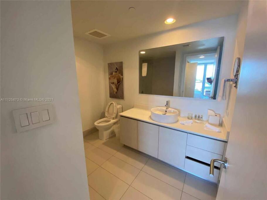 1 Bd 1 Ba @beachwalk Hallandale Beach