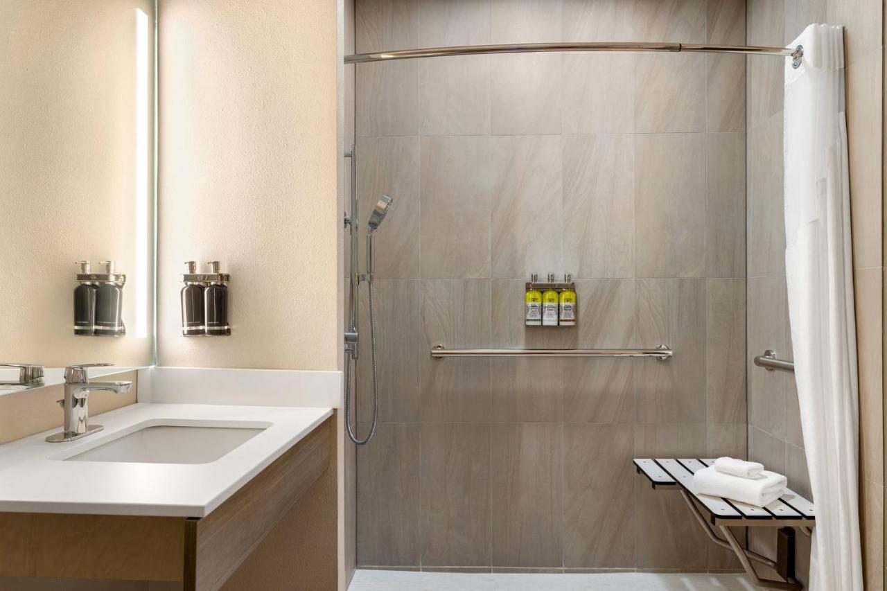 Hotel Express & Pierce West By Ihg